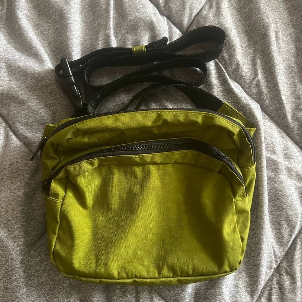 BAGGU Nylon Fanny Pack in Avocado